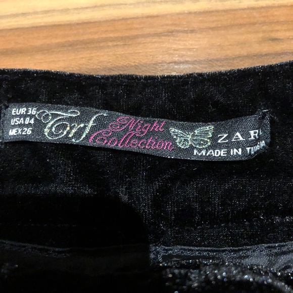 Zara basic velvet shorts gold zip closure - Picture 2 of 4